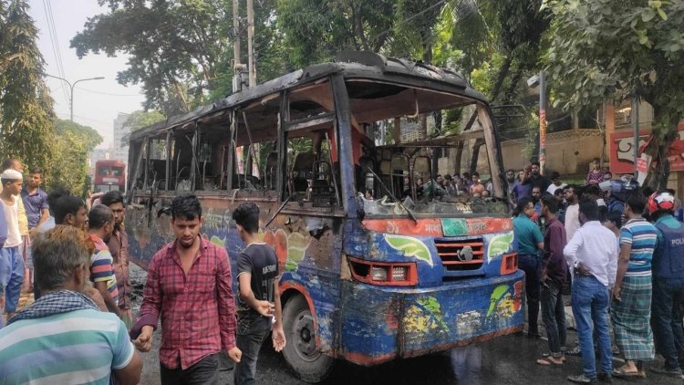 মোহাম্মদপুরে পরিস্থান ও স্বাধীন পরিবহনে আগুন