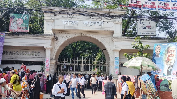 অবরোধেও চলছে ৭ কলেজের চূড়ান্ত পরীক্ষা, কেন্দ্রে আসতে ভোগান্তি