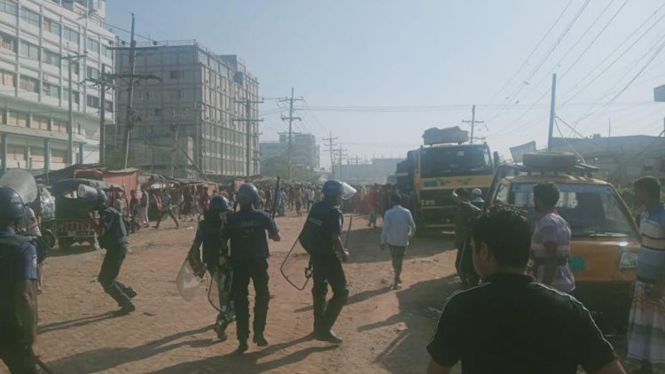 গাজীপুরে গার্মেন্টস কারখানায় শ্রমিকদের ভাঙচুর, মহাসড়ক অবরোধ