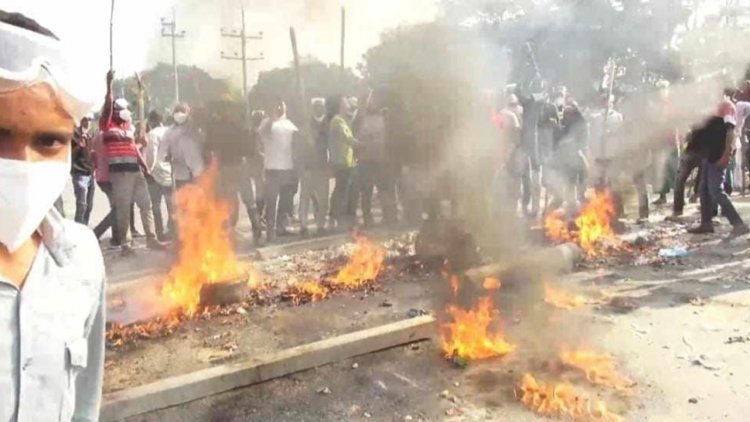 ঢাকা-সিলেট মহাসড়কে টায়ারে অগ্নিসংযোগ-ককটেল বিস্ফোরণ, আটক ৮