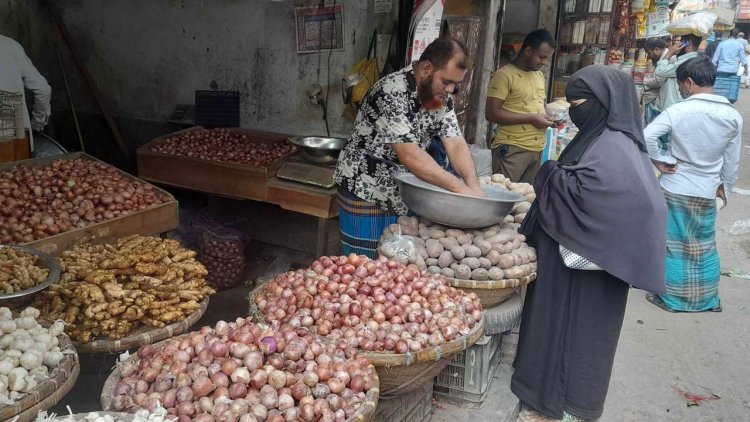 আলু-পেঁয়াজের বাজারে আগুন 