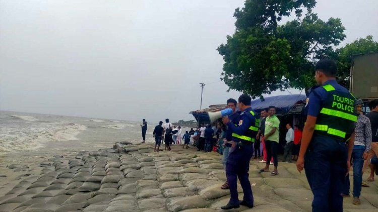 বঙ্গোপসাগরে ট্রলার ডুবি, নিখোঁজ ২০ ট্রলারসহ ২০০ জেলে