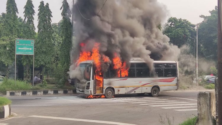 আগারগাঁওয়ে বাসে আগুন