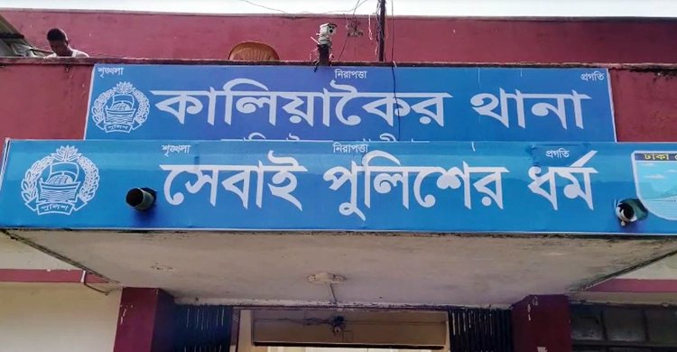 সোনা উদ্ধারে গিয়ে হামলায় আহত ৪ পুলিশ সদস্য, গুলি লুট