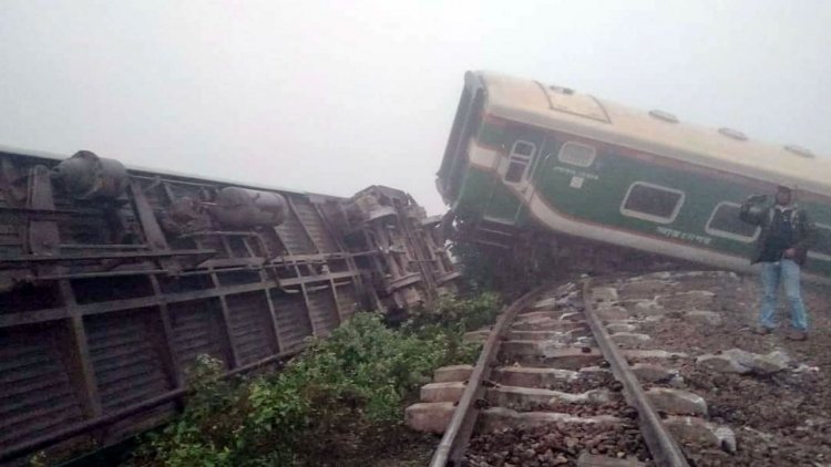 গাজীপুরে ট্রেনের ইঞ্জিনসহ ৭ বগি লাইনচ্যুত, নিহত ১