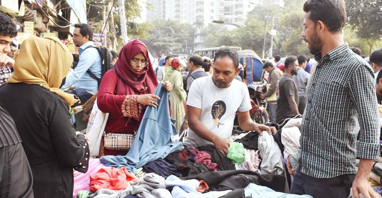 রাজধানীতে জমজমাট শীতের পোশাকের বাজার