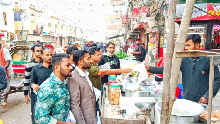 নির্বাচন বন্ধ ও অসহযোগ আন্দোলনের সমার্থনে ছাত্রদলের লিফলেট বিতরণ