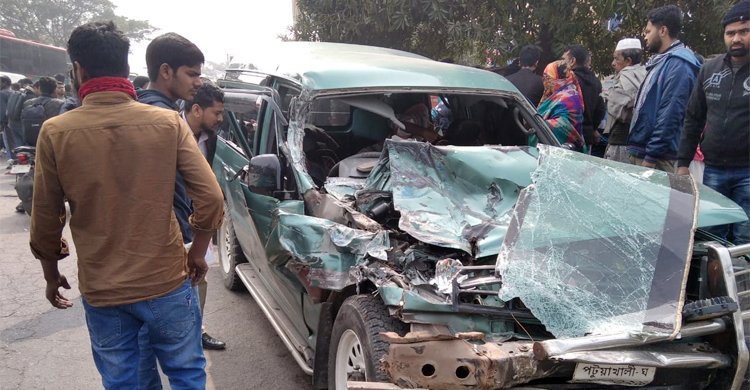 জিপের সঙ্গে বাসের ধাক্কা, উপজেলা চেয়ারম্যানসহ আহত ১০