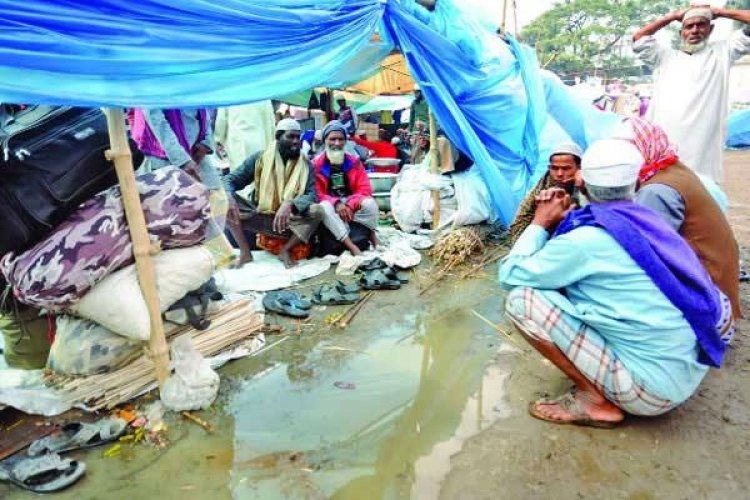 এক পশলা বৃষ্টিতে বিশ্ব ইজতেমায় মুসল্লিদের ভোগান্তি