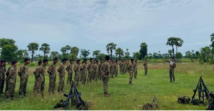  বিদ্রোহীদের তোপে বিপাকে জান্তাবাহিনী, হারাচ্ছে একের পর এক ঘাঁটি