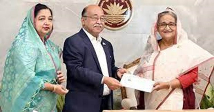 টাঙ্গাইলের শাড়িসহ তিন পণ্যের জিআই সনদ প্রধানমন্ত্রীর কাছে হস্তান্তর