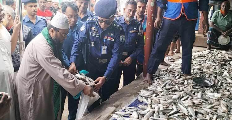 চাঁদপুরে ১১২ মণ জাটকা জব্দ, ৭ অটোরিকশাসহ ৪০জন আটক