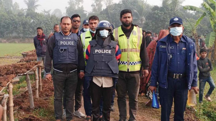 মেয়েকে হত্যা করে ধানক্ষেতে পুঁতে রাখেন সৎবাবা