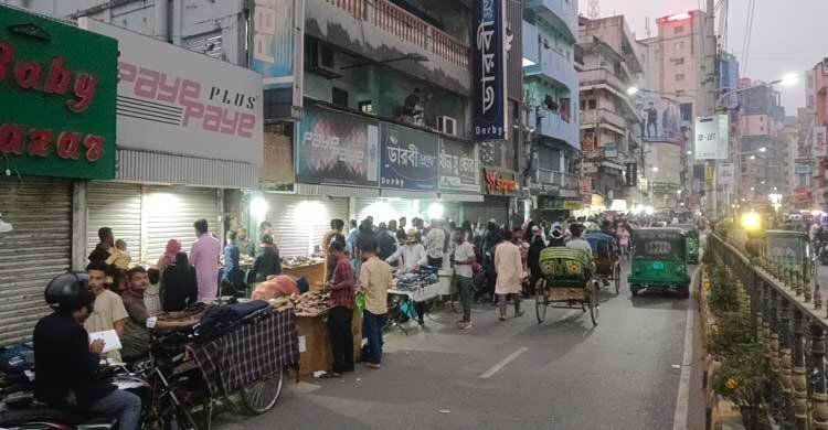 মেয়রের আল্টিমেটামে এক চুলও নড়েননি হকাররা