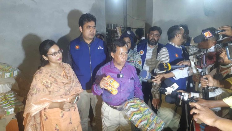 চিনি ও রং মিশিয়ে তৈরি হচ্ছিল নকল ট্যাং, হাতেনাতে ধরা