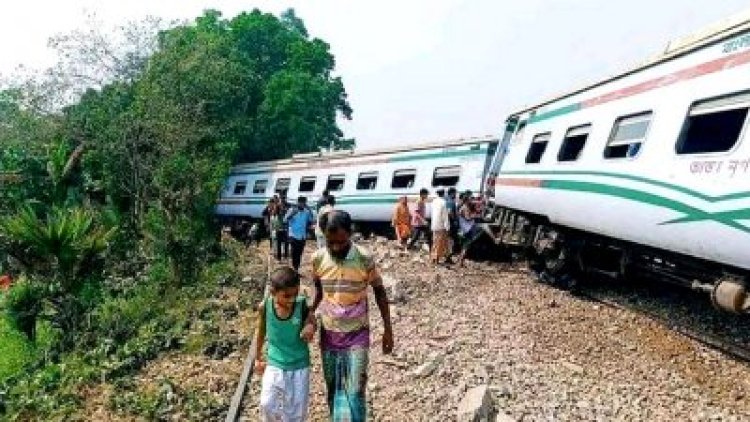 বিজয় এক্সপ্রেস লাইনচ্যুত, ‘গরমে রেললাইন বেঁকে’ দুর্ঘটনা বলছে কর্তৃপক্ষ