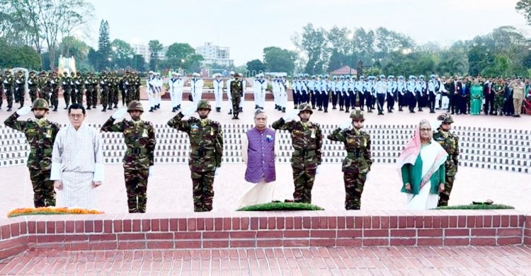  স্বাধীনতা দিবসে স্মৃতিসৌধে রাষ্ট্রপতি ও প্রধানমন্ত্রীর শ্রদ্ধা