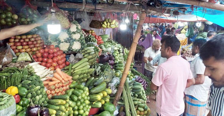  সবজিতে স্বস্তি, চাল পেঁয়াজ আলু চড়া