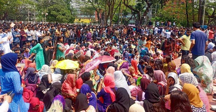 বুয়েটে ছাত্ররাজনীতি: শহীদ মিনারে চলছে ছাত্রলীগের সমাবেশ