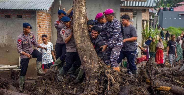 ইন্দোনেশিয়ায় বন্যায় ৫৮ জনের প্রাণহানি