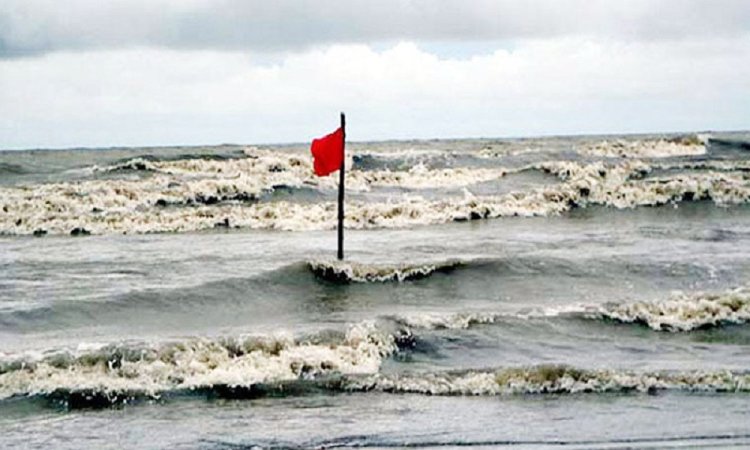 সাগরে নিম্নচাপ, চার বন্দরে সতর্কসংকেত