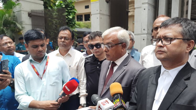 ইউনূসের বিরুদ্ধে সাড়ে ৯ কোটি টাকা অবৈধ ঋণ দেওয়ার অভিযোগ দুদকে
