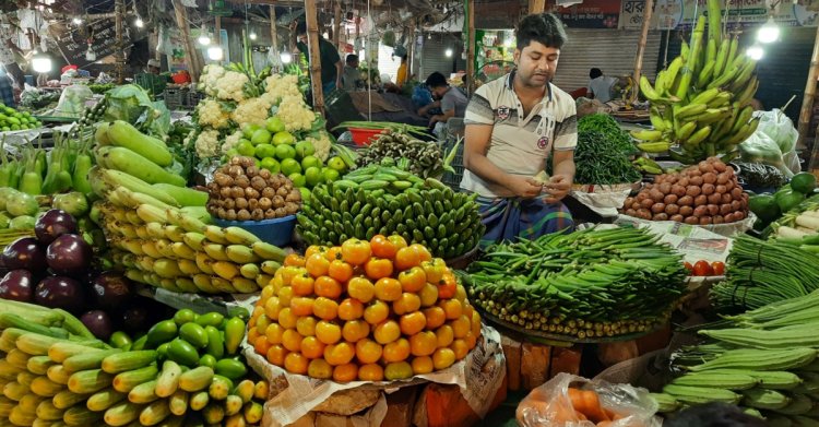 রেমালের প্রভাব কাঁচাবাজারে, বাড়তি দামে সব সবজি