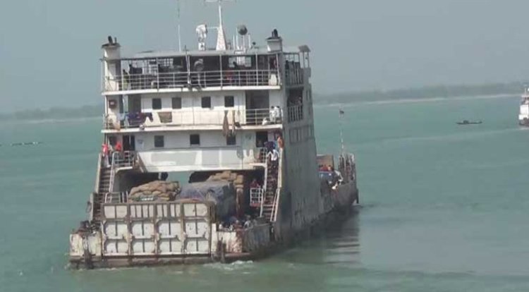 ৩৬ ঘণ্টা পর দৌলতদিয়া-পাটুরিয়া নৌরুটে ফেরি চলাচল শুরু