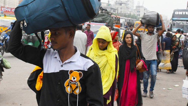 ভোগান্তি মাথায় নিয়েই রাজধানী ছাড়ে লাখো মানুষ