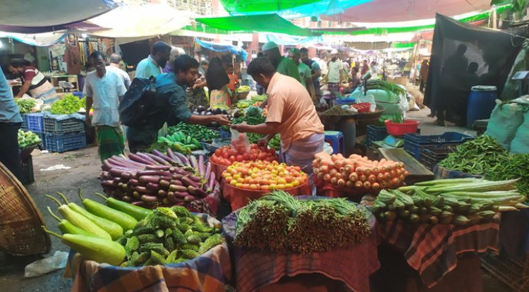 ঈদকে ঘিরে লাগামহীন নিত্যপণ্যের বাজার