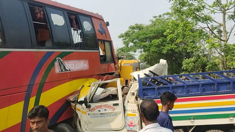 বরিশালের সড়কে ঝরল ৪ প্রাণ