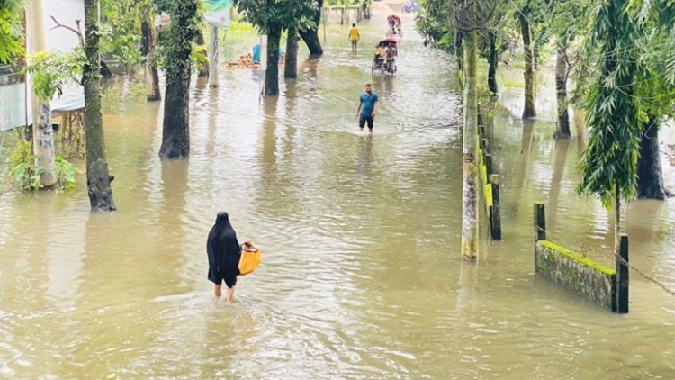 ধেয়ে আসছে বন্যা, বিপৎসীমার ওপরে ৫ নদীর পানি