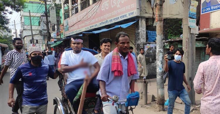  রায়সাহেব বাজারে জবি শিক্ষার্থীদের ওপর হামলা, গুলিবিদ্ধ ৪