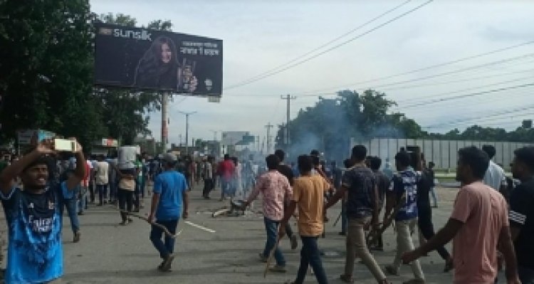 বেরোবি ভিসি অবরুদ্ধ, বাসভবন ভাঙচুর-অগ্নিসংযোগ