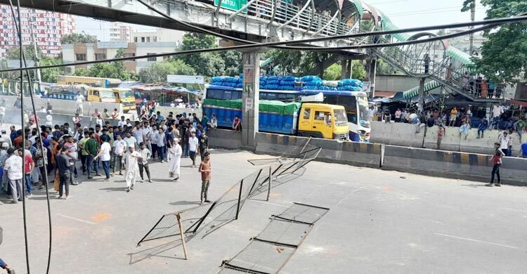  রাজধানীর কাজলায় পুলিশ-আন্দোলনকারী সংঘর্ষ, টিয়ারশেল নিক্ষেপ