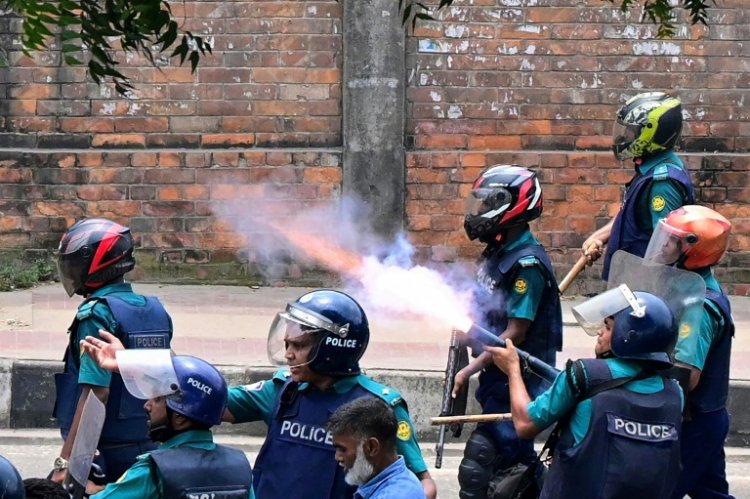 খুব কাছ থেকে গুলি মর্মান্তিক সংঘর্ষের ছবি প্রকাশ পাচ্ছে: এএফপি’র রিপোর্ট