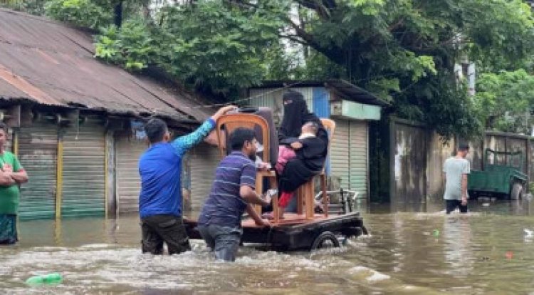 আচমকা বন্যায় বিপর্যস্ত ৮ জেলা