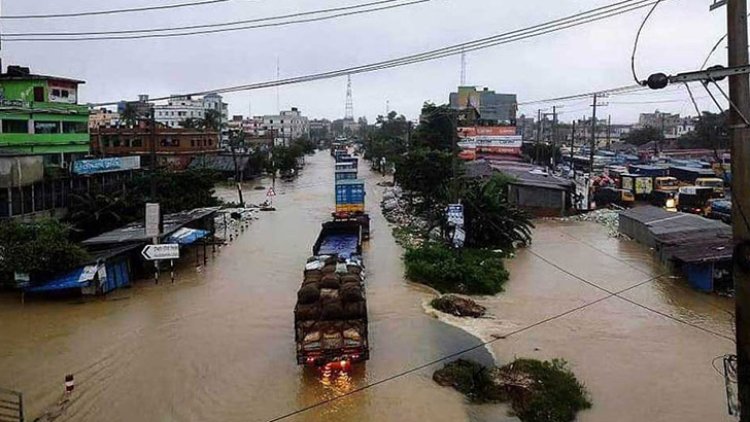 পানিতে তলিয়ে গেছে ঢাকা-চট্টগ্রাম মহাসড়ক