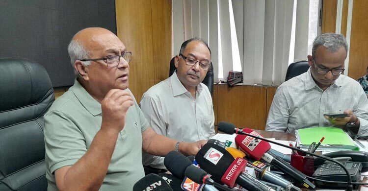 ত্রাণ উপদেষ্টা বন্যাকবলিত মানুষের জানমাল রক্ষায় সরকার সার্বিকভাবে চেষ্টা করছে