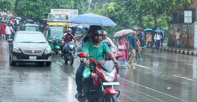  ঢাকায় সকাল থেকে বৃষ্টি, অফিসগামীদের ভোগান্তি