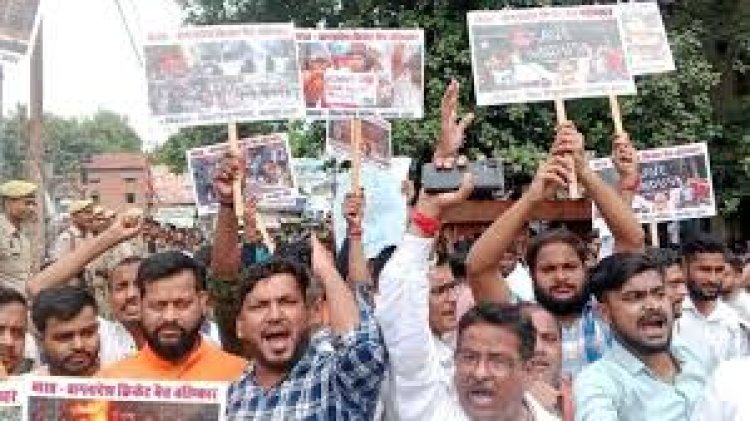 কানপুর টেস্ট চলাকালে বাংলাদেশের পতাকা পোড়াল বিশ্ব হিন্দু পরিষদ