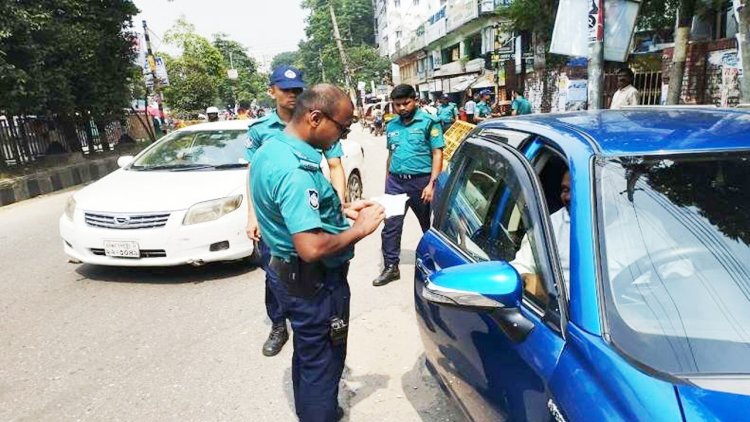 ঢাকায় একদিনে ট্রাফিক আইনে ৭৮৮ মামলা, জরিমানা সাড়ে ৩০ লাখ