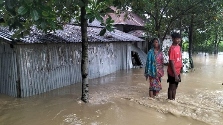 ময়মনসিংহে পানিবন্দি ৩৩ হাজার পরিবার, চলছে উদ্ধারকাজ