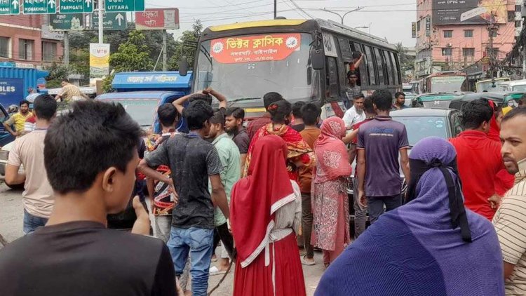 গার্মেন্ট শ্রমিকদের বিক্ষোভ, বাড্ডা-রামপুরা সড়কে যান চলাচল বন্ধ