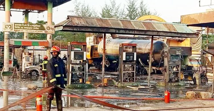  ময়মনসিংহে ফিলিং স্টেশনে আগুনে নিহত বেড়ে ৩