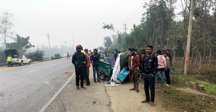 পিকআপ-অটোরিকশা সংঘর্ষে কিশোরীসহ নিহত ৪