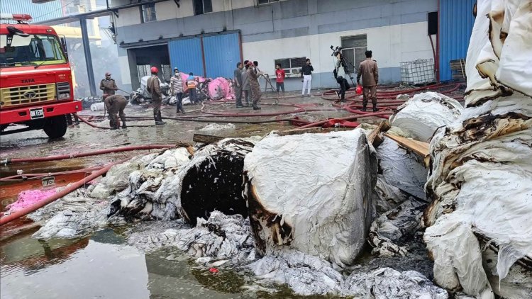 সোনারগাঁয়ে টিস্যু কারখানার আগুন নিয়ন্ত্রণে