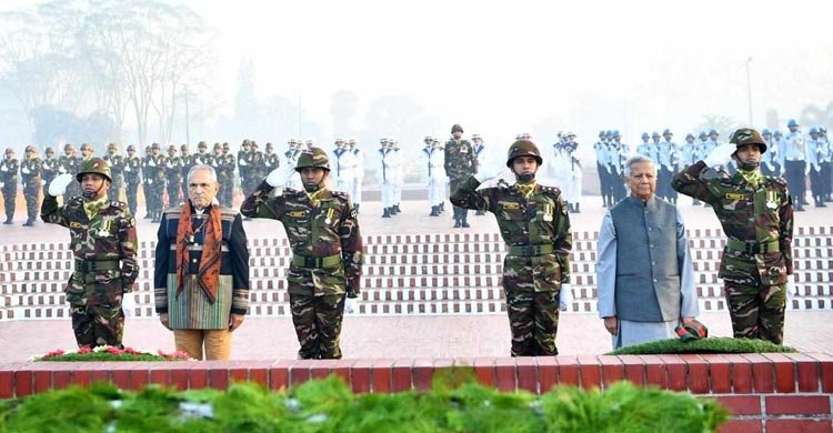 জাতীয় স্মৃতিসৌধে রাষ্ট্রপতি ও প্রধান উপদেষ্টার শ্রদ্ধা