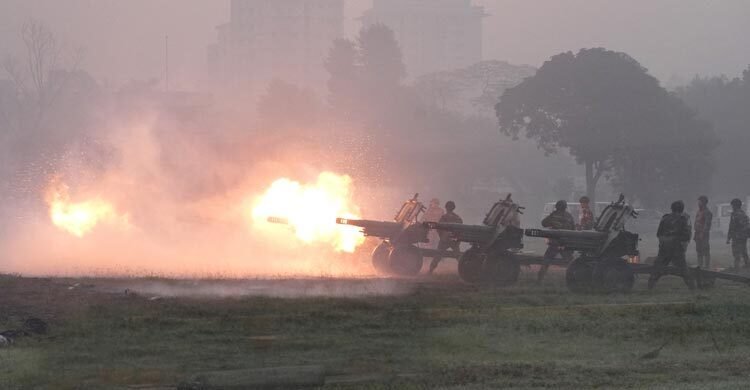 তোপ ধ্বনিতে বীর শহীদদের গান স্যালুট