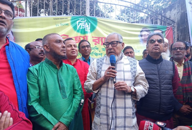 বর্তমান সরকার জোর করে ক্ষমতা নেয়নি, আমরাই দিয়েছি: নজরুল ইসলাম